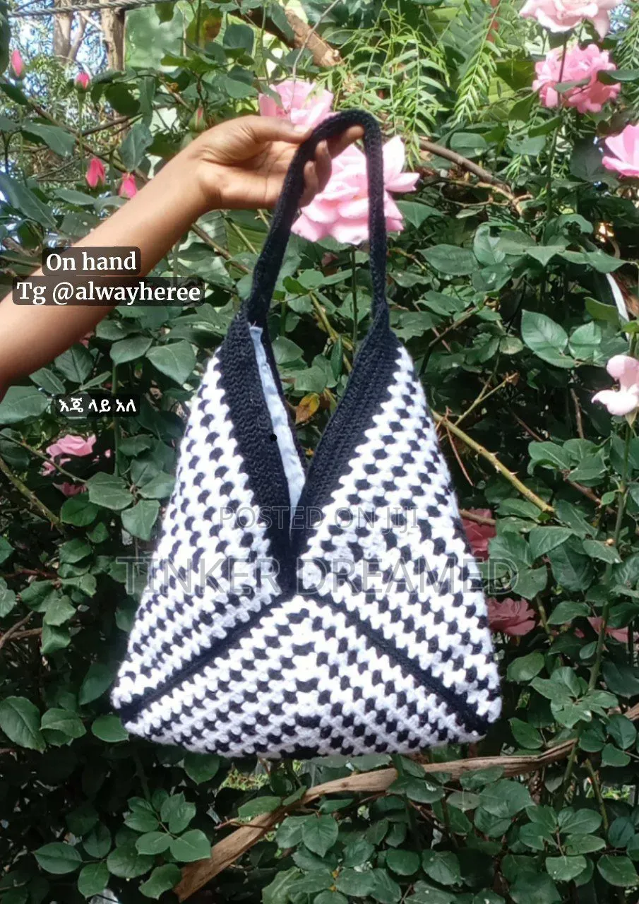 Available on Hand Crochet ቦርሳ