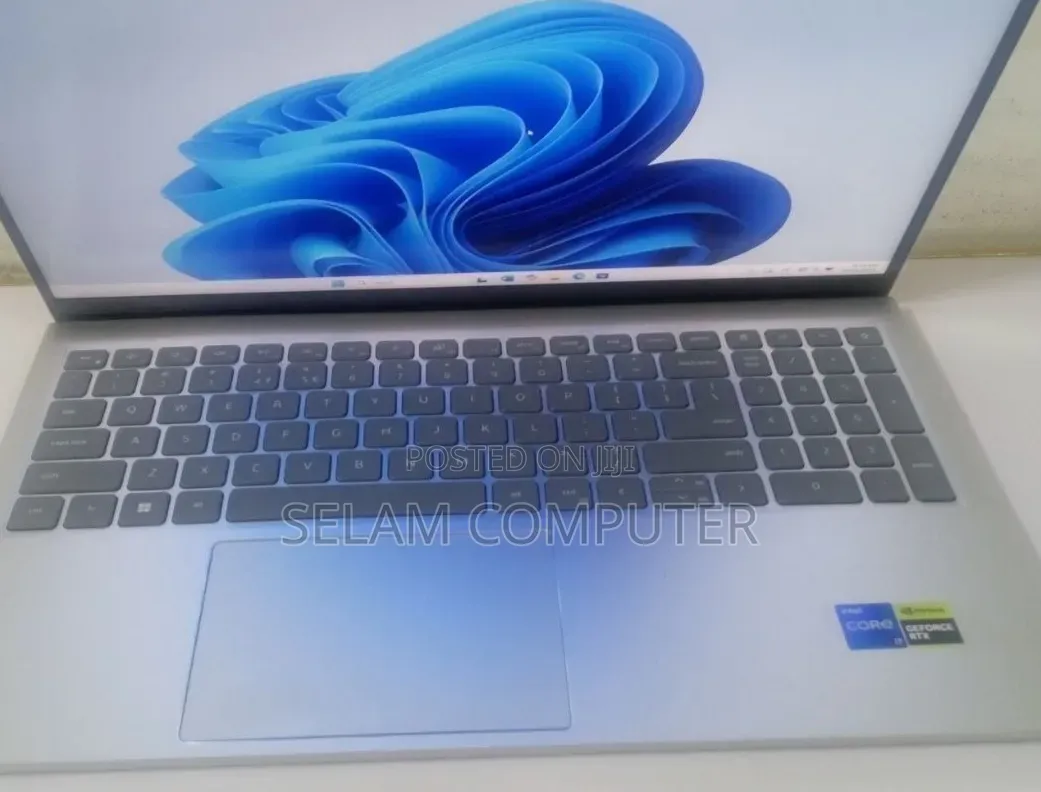 New Laptop Dell Inspiron 15 16GB Intel Core i7 SSD 512GB
