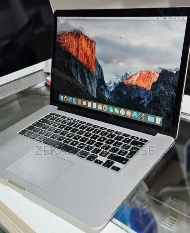 New Laptop Apple MacBook Pro 2015 16GB Intel Core i7 SSD 256GB