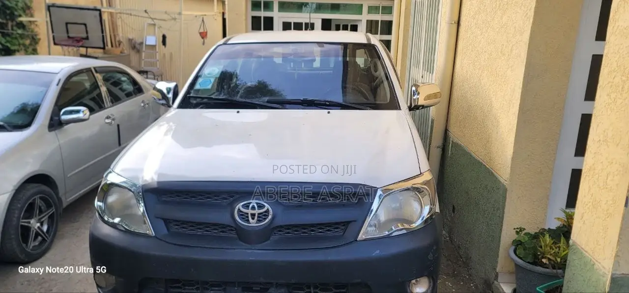 Toyota Hilux 2.5 D-4D 4X4 SRX 2010 Silver