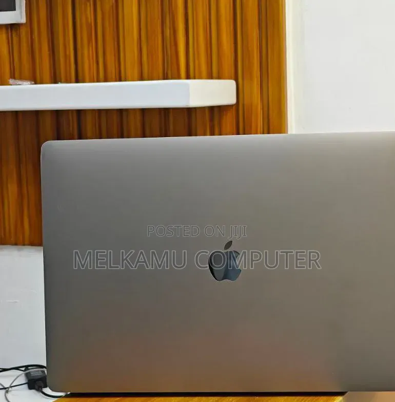 New Laptop Apple MacBook Pro 2019 16GB Intel Core i5 SSD 512GB