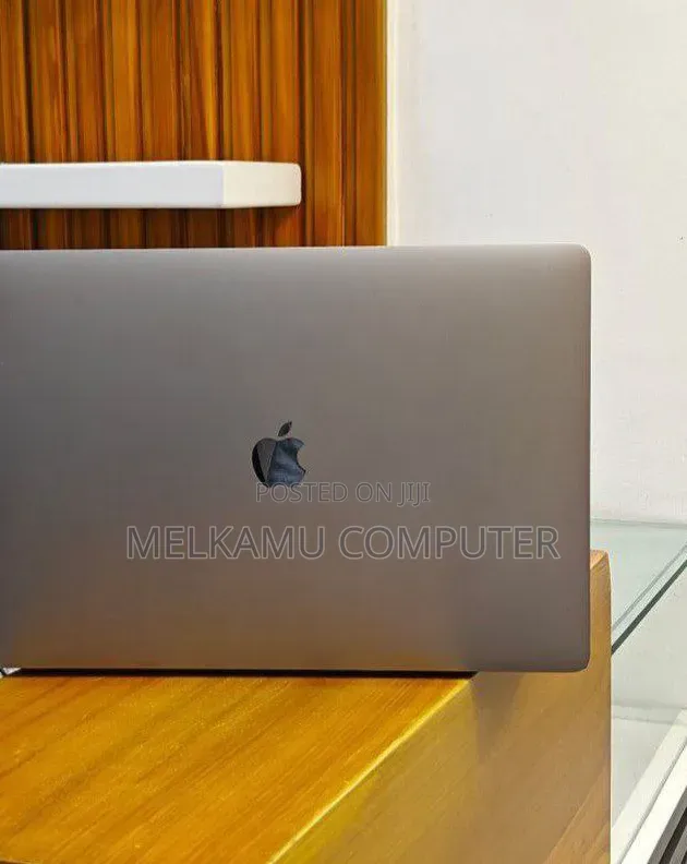 New Laptop Apple MacBook Pro 2019 16GB Intel Core i5 SSD 512GB