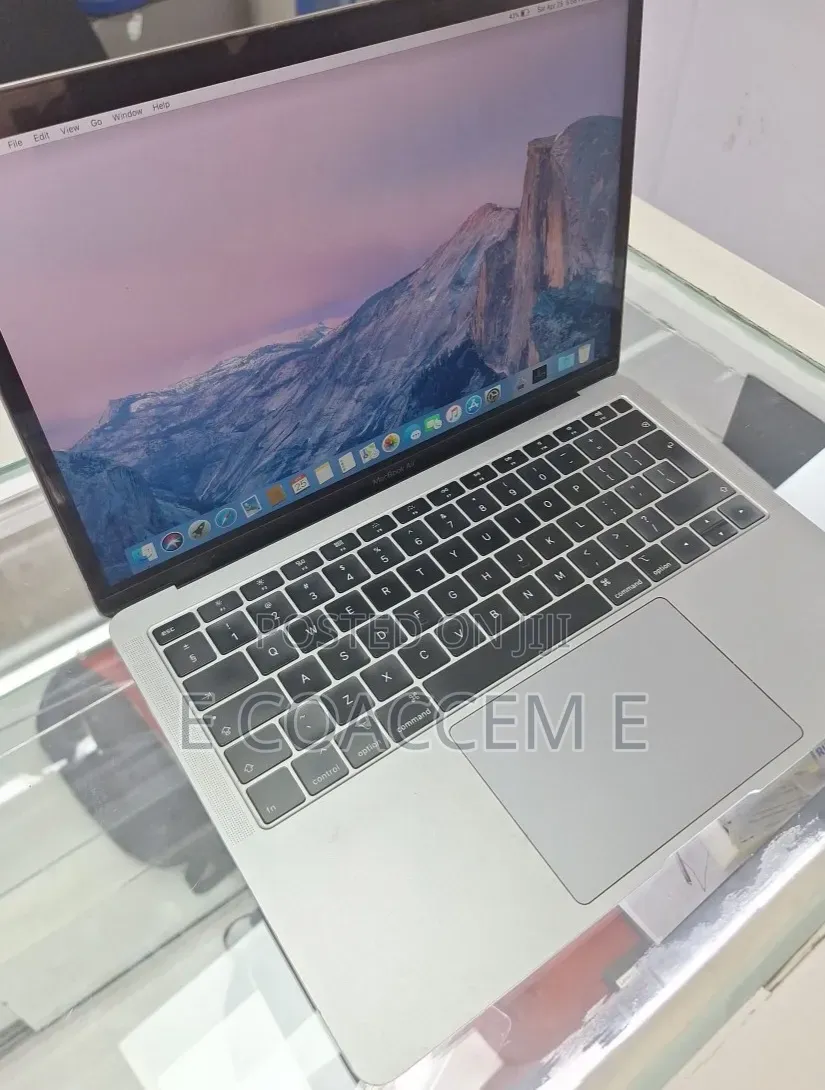 New Laptop Apple MacBook 8GB Intel Core i5 SSD 128GB