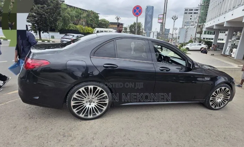 Mercedes-Benz C220 2017 Black