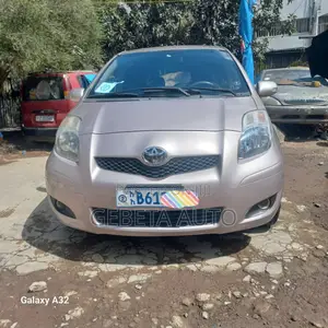 Toyota Yaris 2010 Pink