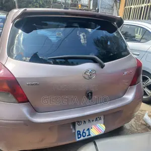 Toyota Yaris 2010 Pink