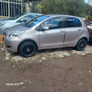 Toyota Yaris 2010 Pink