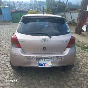 Toyota Yaris 2010 Pink