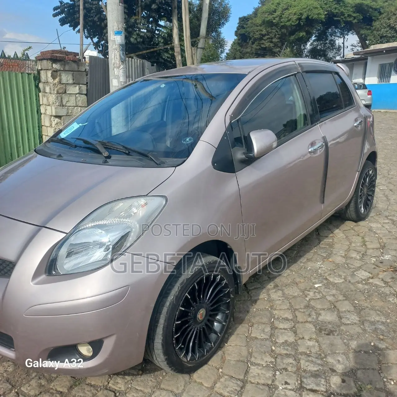 Toyota Yaris 2010 Pink