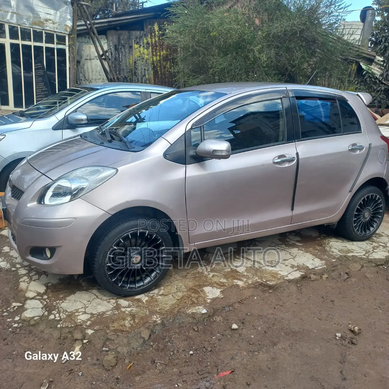 Toyota Yaris 2010 Pink