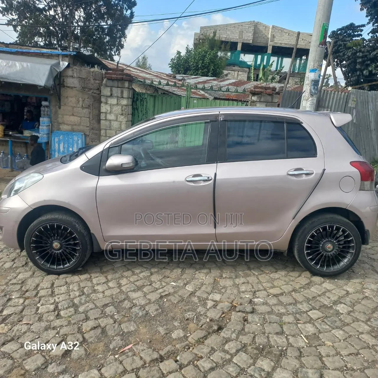 Toyota Yaris 2010 Pink