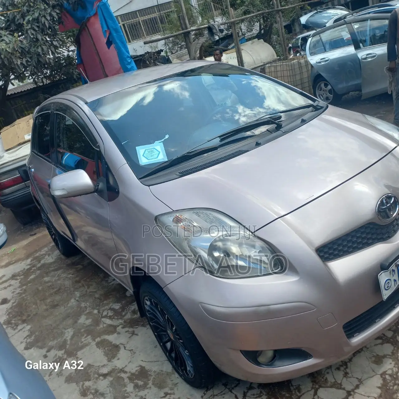 Toyota Yaris 2010 Pink