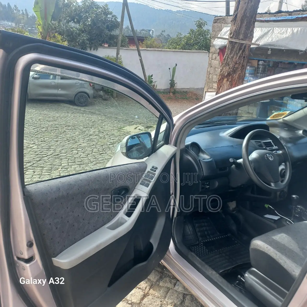 Toyota Yaris 2010 Pink