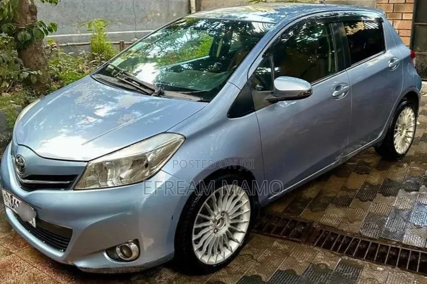 Toyota Yaris 2012 Blue