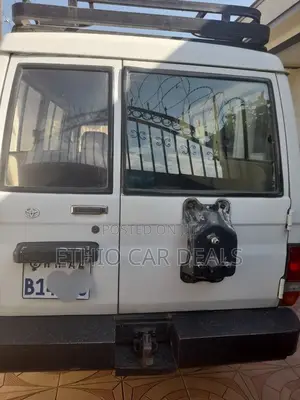Toyota Land Cruiser 1995 White