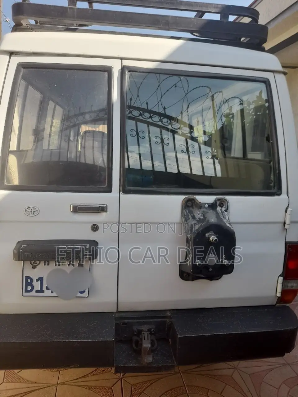 Toyota Land Cruiser 1995 White