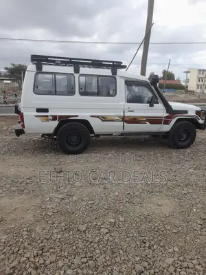 Toyota Land Cruiser 1995 White
