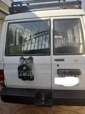 Toyota Land Cruiser 1995 White