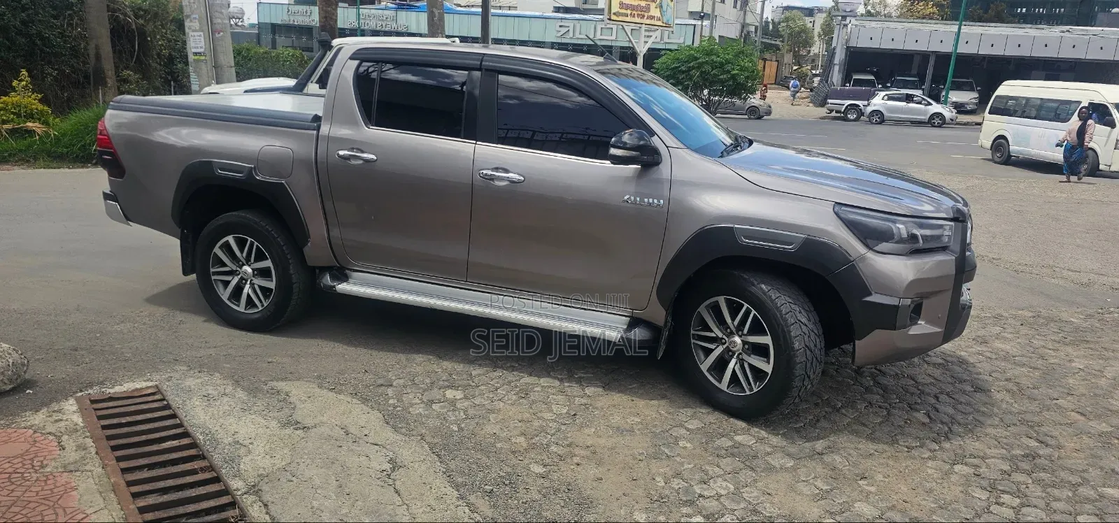 Toyota Hilux 2017 Gray