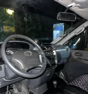 Toyota HiAce 2011 White