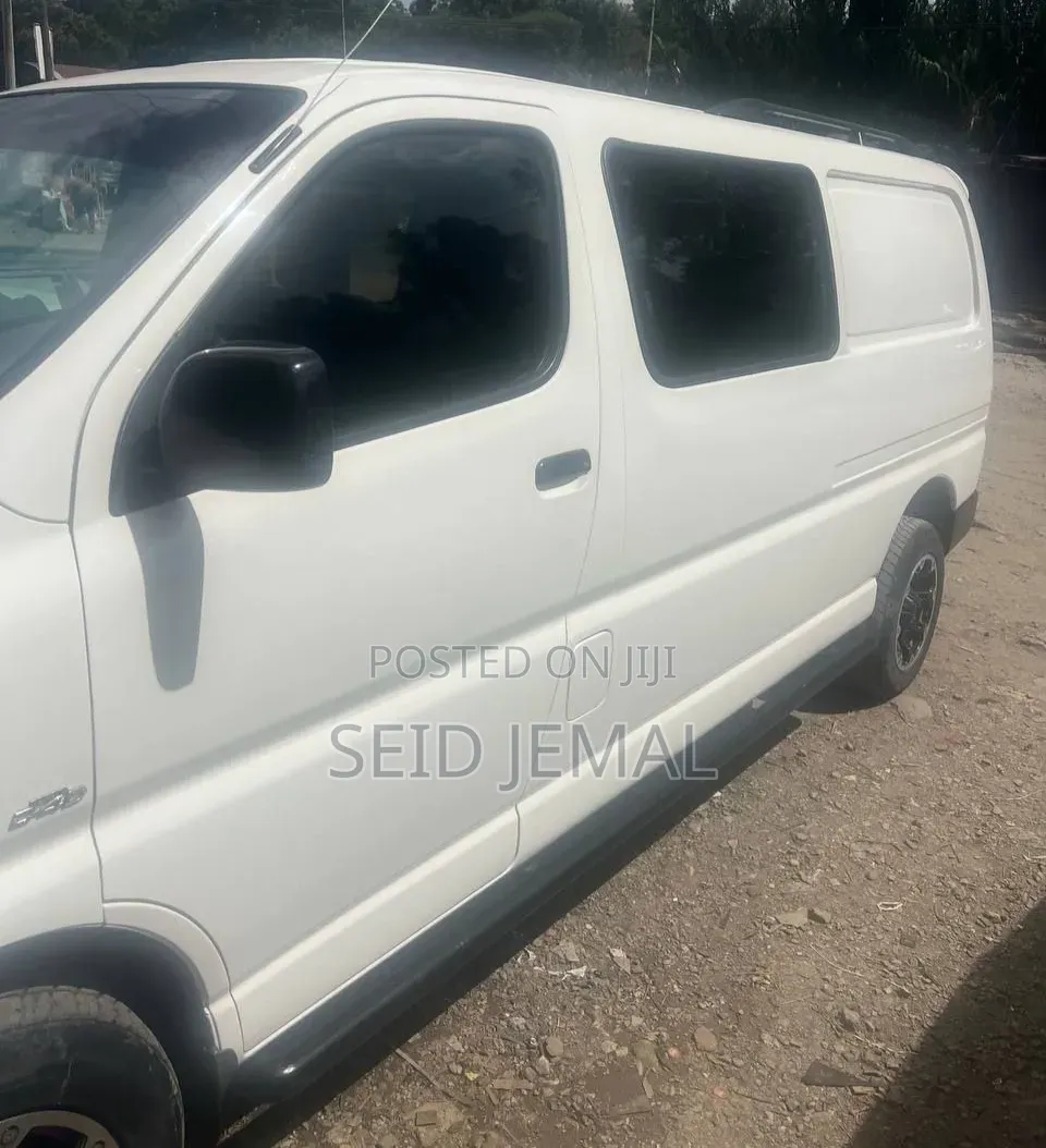 Toyota HiAce 2011 White