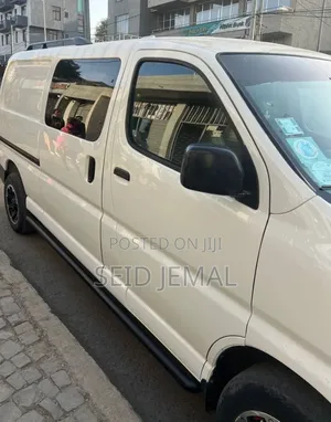 Toyota HiAce 2011 White