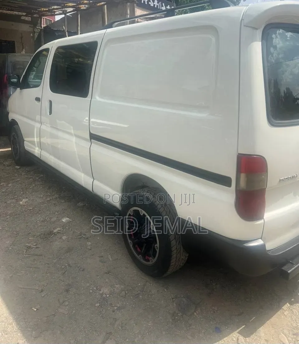Toyota HiAce 2011 White