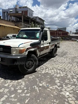 Toyota Land Cruiser 2012 White