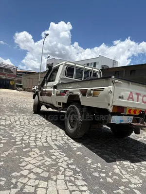 Toyota Land Cruiser 2012 White