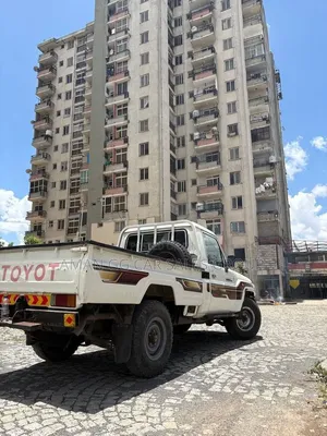 Toyota Land Cruiser 2012 White