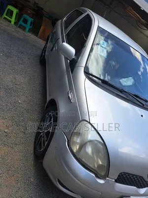 Toyota Vitz 2004 Silver