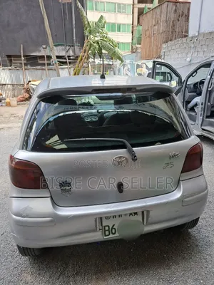 Toyota Vitz 2004 Silver