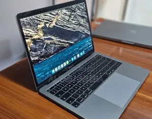 New Laptop Apple MacBook Pro 2017 8GB Intel Core i5 SSD 256GB