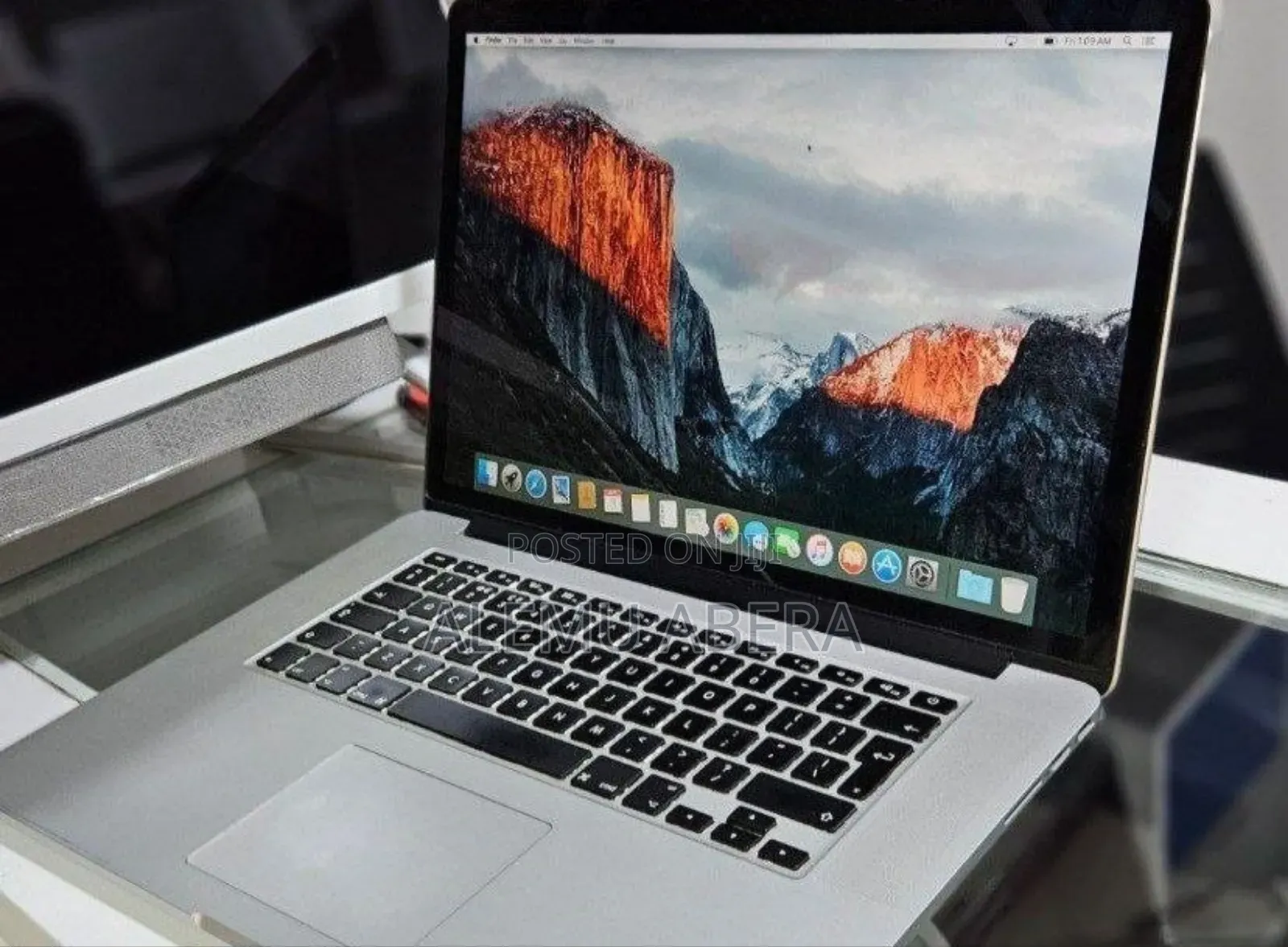 New Laptop Apple MacBook Pro 2015 16GB Intel Core i7 SSD 256GB