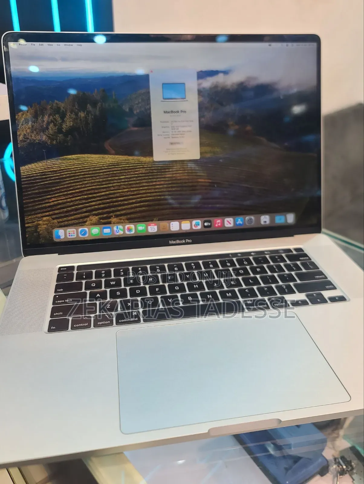 New Laptop Apple MacBook Pro 2017 16GB Intel Core i7 SSD 512GB