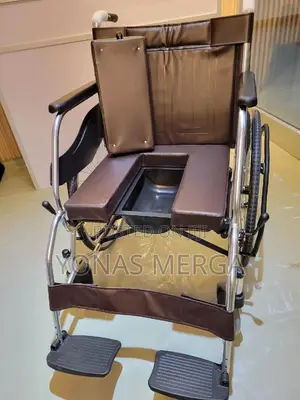 Toilet Wheelchair朽鋏 Featuring a Built-in Commode Function.