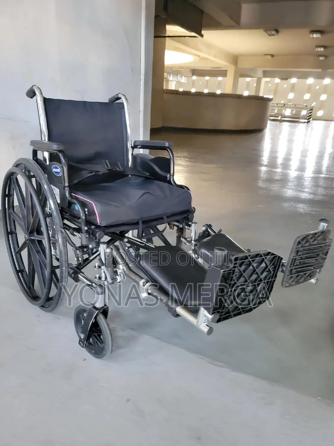 Foldable Frame, This Wheelchair Offers Effortless Portability