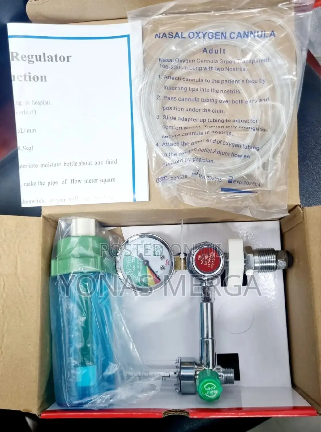Oxygen Regulator With Humidifier Bottle and Pipe