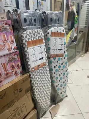 Ironing Board (ዘመናዊ የልብስ መተኮሻ)