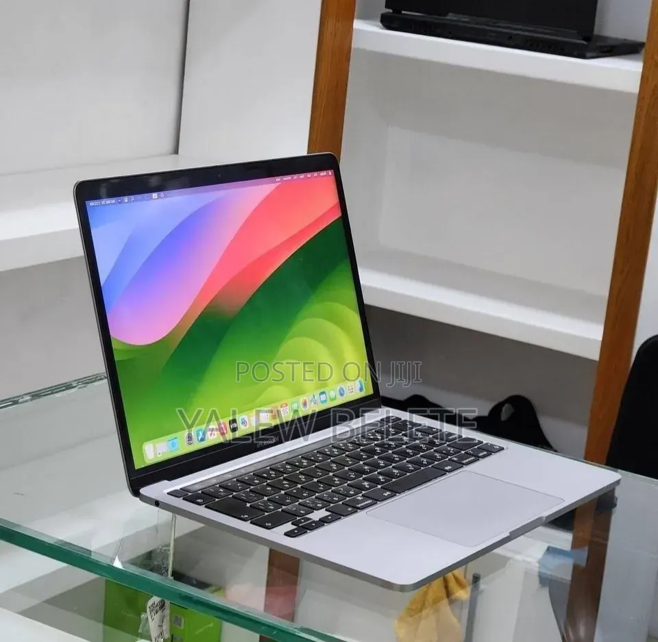 New Laptop Apple MacBook Pro 2020 8GB Intel Core i5 SSD 512GB