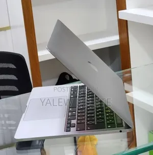New Laptop Apple MacBook Pro 2020 8GB Intel Core i5 SSD 512GB