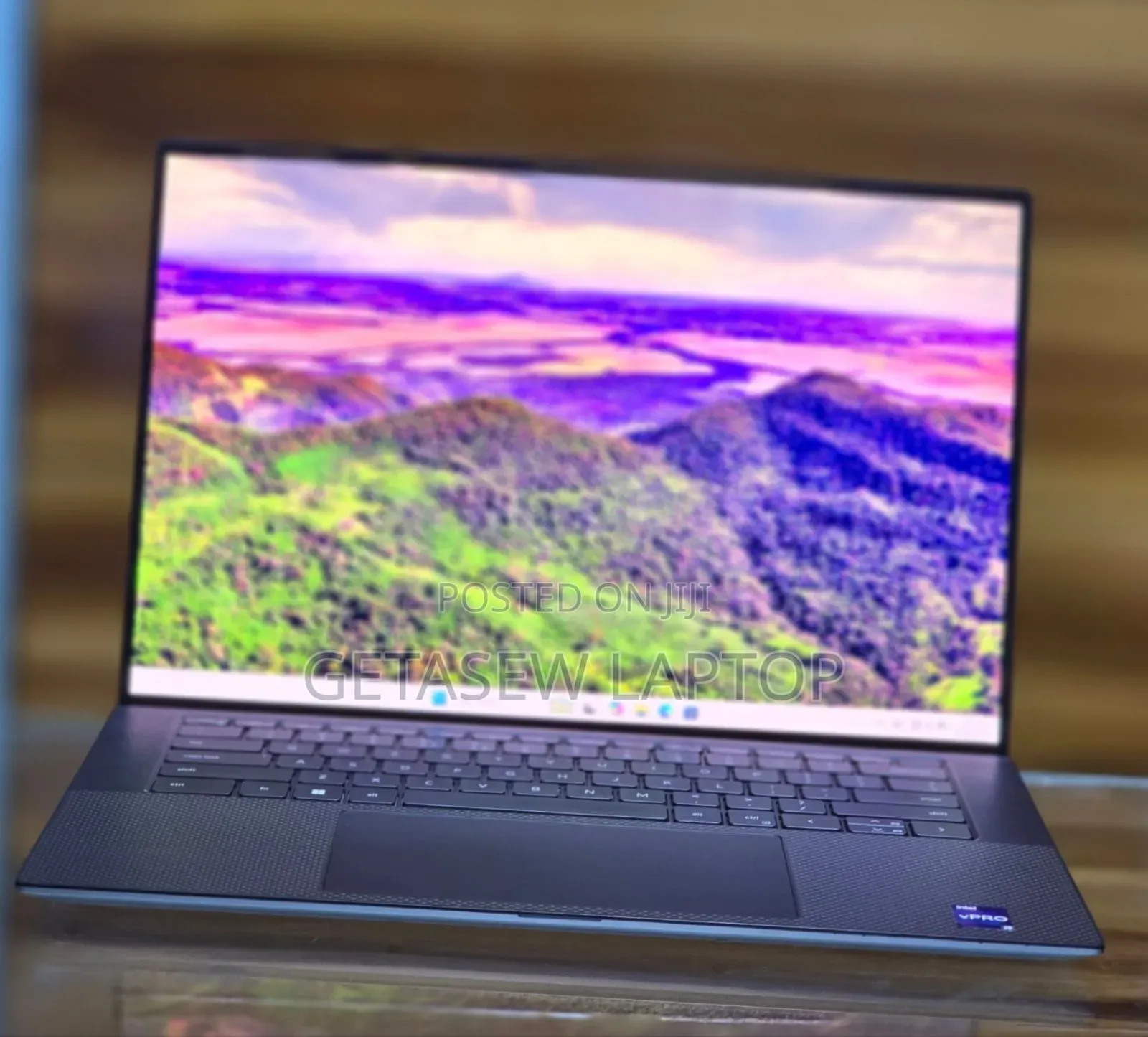New Laptop Dell Inspiron 17 1750 8GB Intel Core i9 SSD 512GB