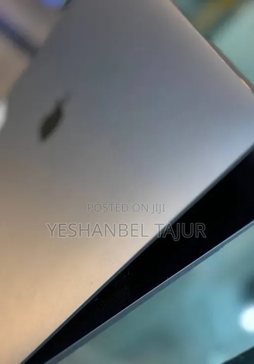 New Laptop Apple MacBook Pro 2017 8GB Intel Core i5 SSD 256GB