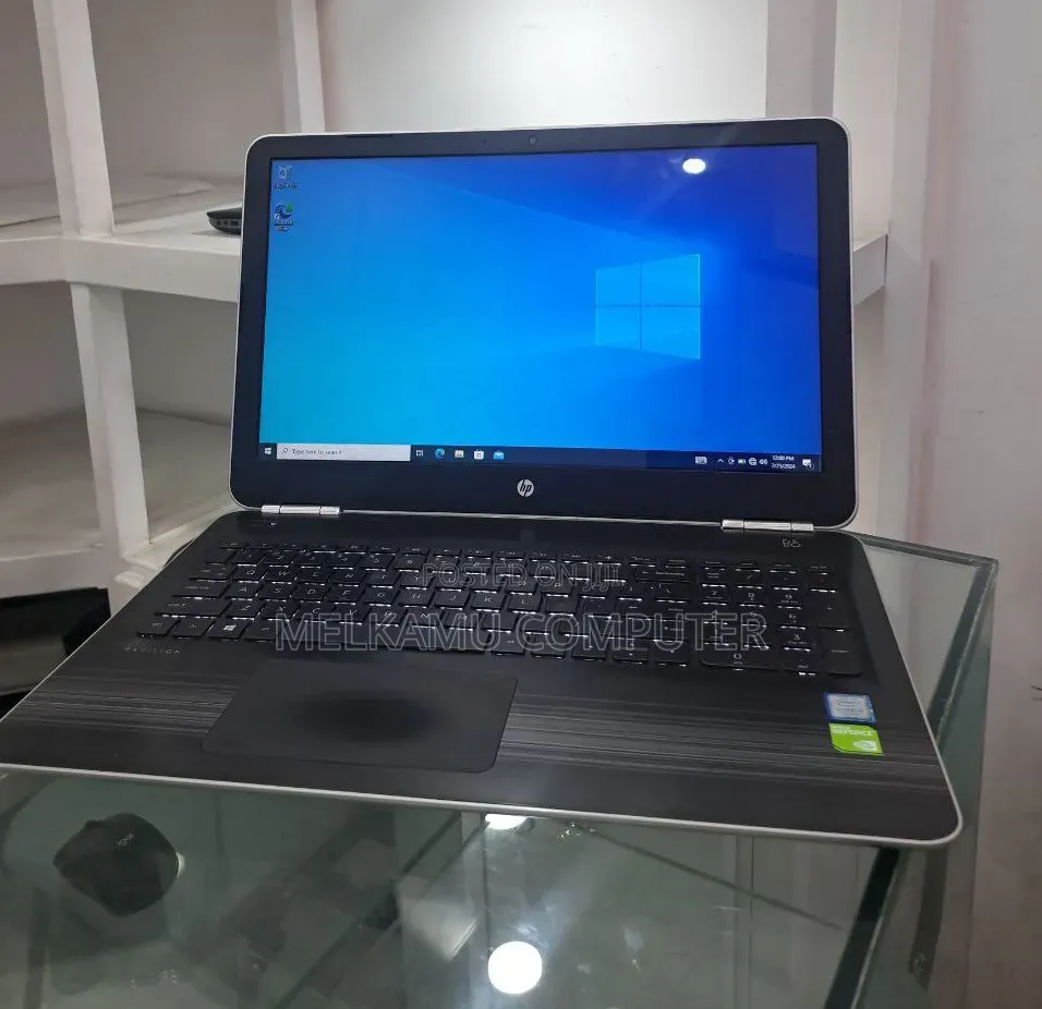 New Laptop HP Pavilion 10 8GB Intel Core i7 SSD 512GB