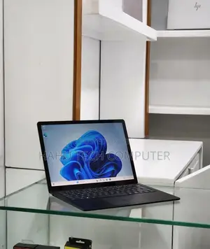 New Laptop Microsoft Surface 16GB Intel Core i7 SSD 512GB