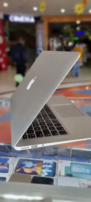 New Laptop Apple MacBook Air 4GB Intel Core i5 SSD 256GB