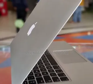 New Laptop Apple MacBook Air 4GB Intel Core i5 SSD 256GB