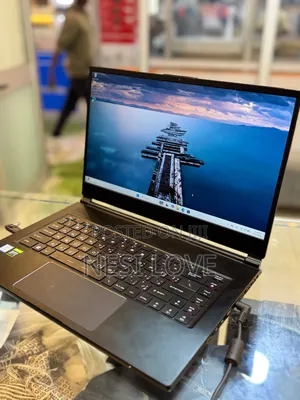 New Laptop MSI Stealth 16 AI Studio 16GB Intel Core i7 SSD 512GB