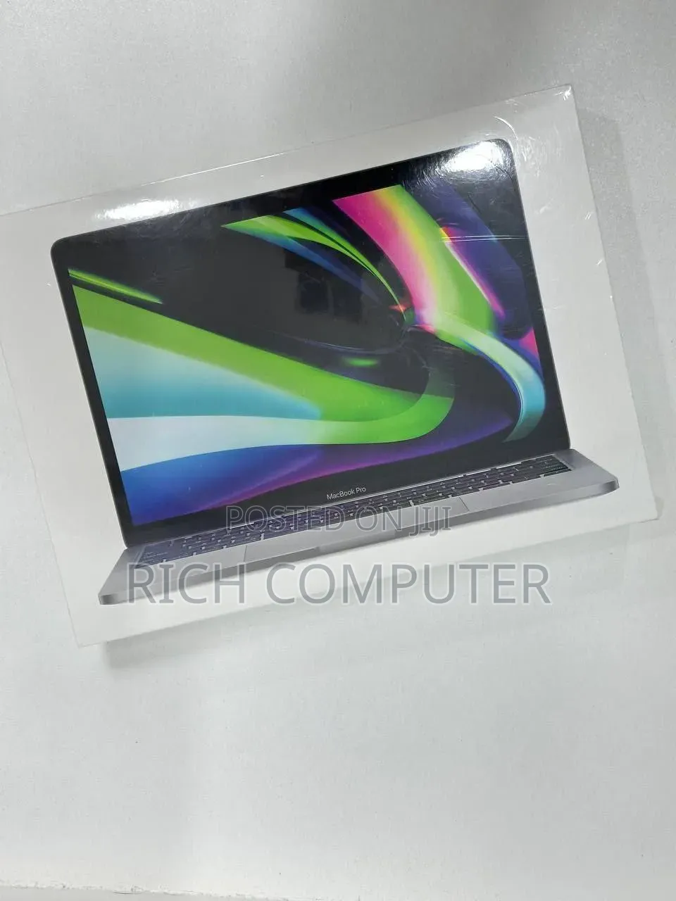 New Laptop Apple MacBook Pro 2022 M2 8GB Apple M2 SSD 256GB