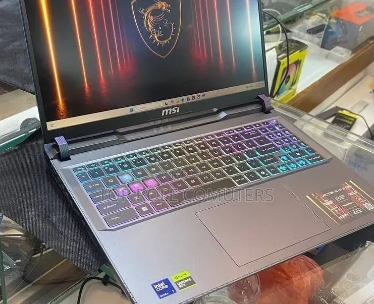 New Laptop MSI Vector 16 HX AI A2XWIG 16GB Intel Core Ultra 7 SSD 1T